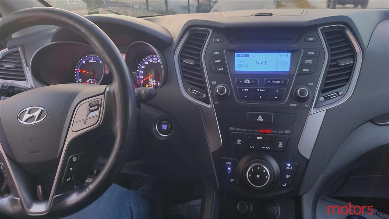 2013' Hyundai Santa Fe photo #2