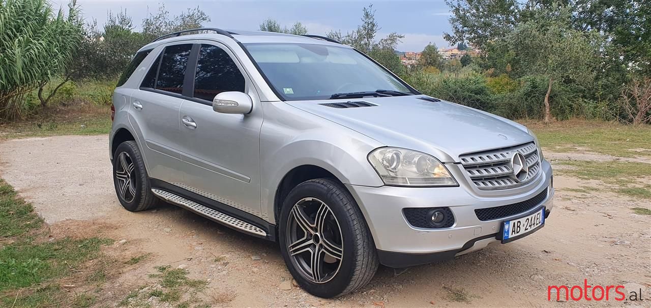 2006' Mercedes-Benz 320 photo #2