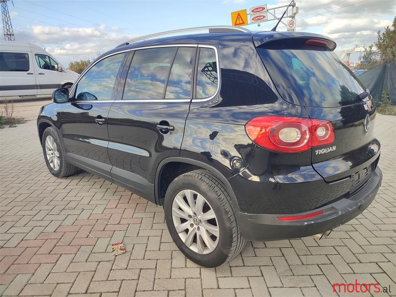 2009' Volkswagen Tiguan photo #3