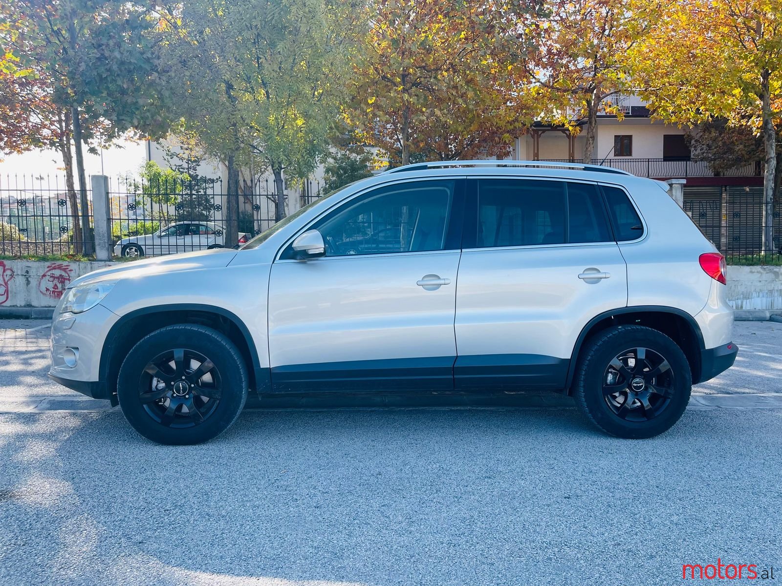 2009' Volkswagen Tiguan photo #1