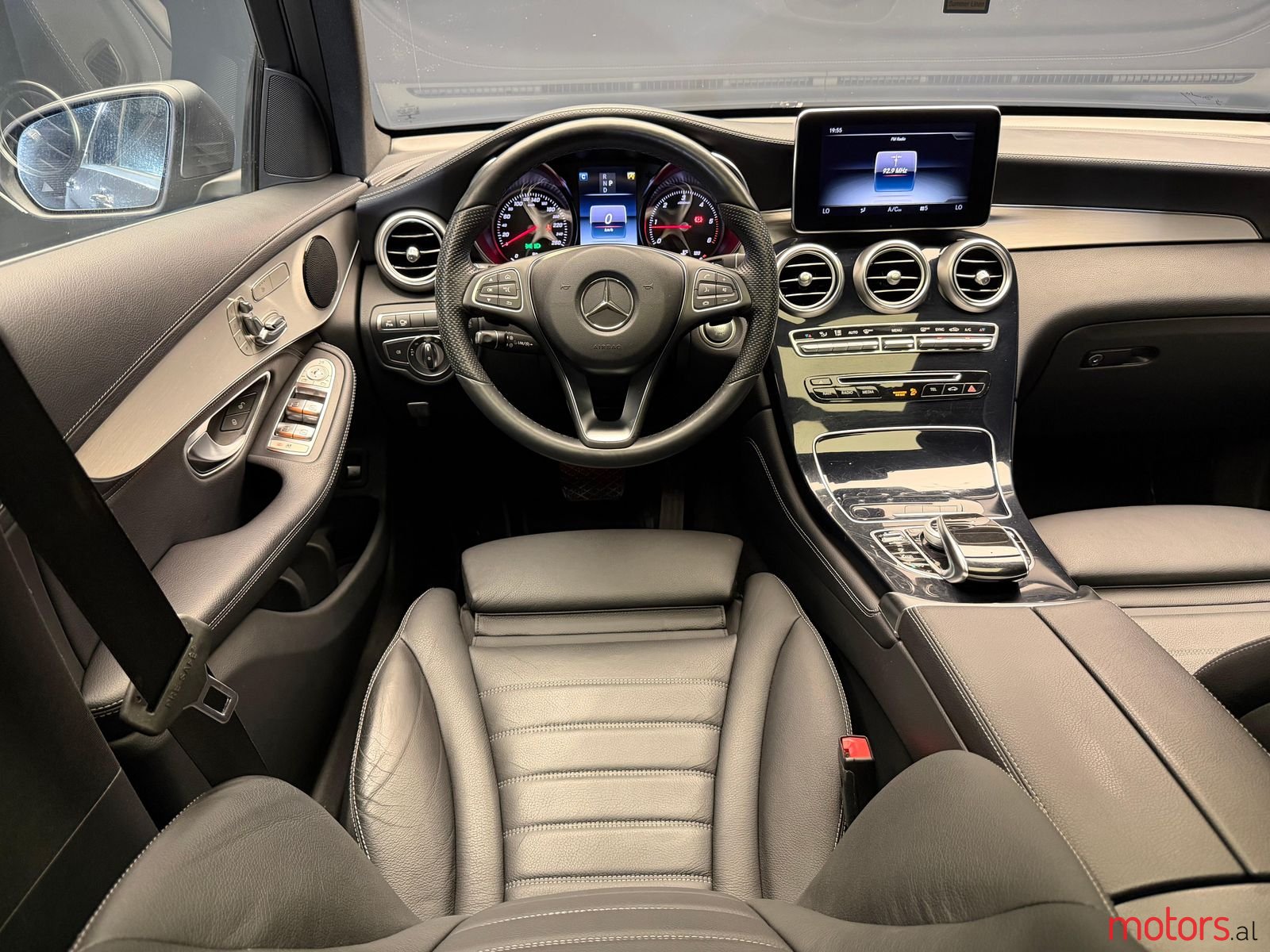 2017' Mercedes-Benz GLC 220 photo #2