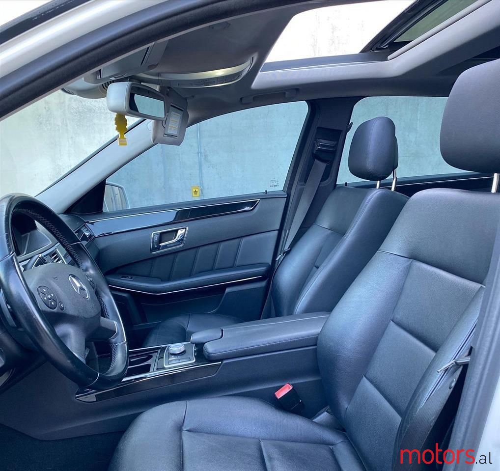 2009' Mercedes-Benz E 350 photo #2