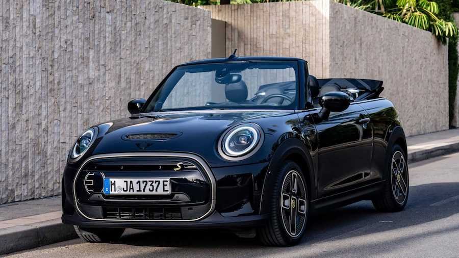 Europe-Only Mini Cooper SE Convertible To Make Show Debut In China