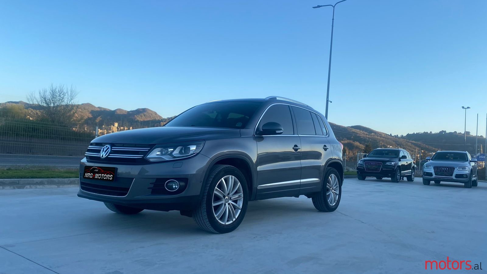 2016' Volkswagen Tiguan photo #1