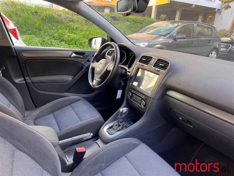 2011' Volkswagen Golf photo #5