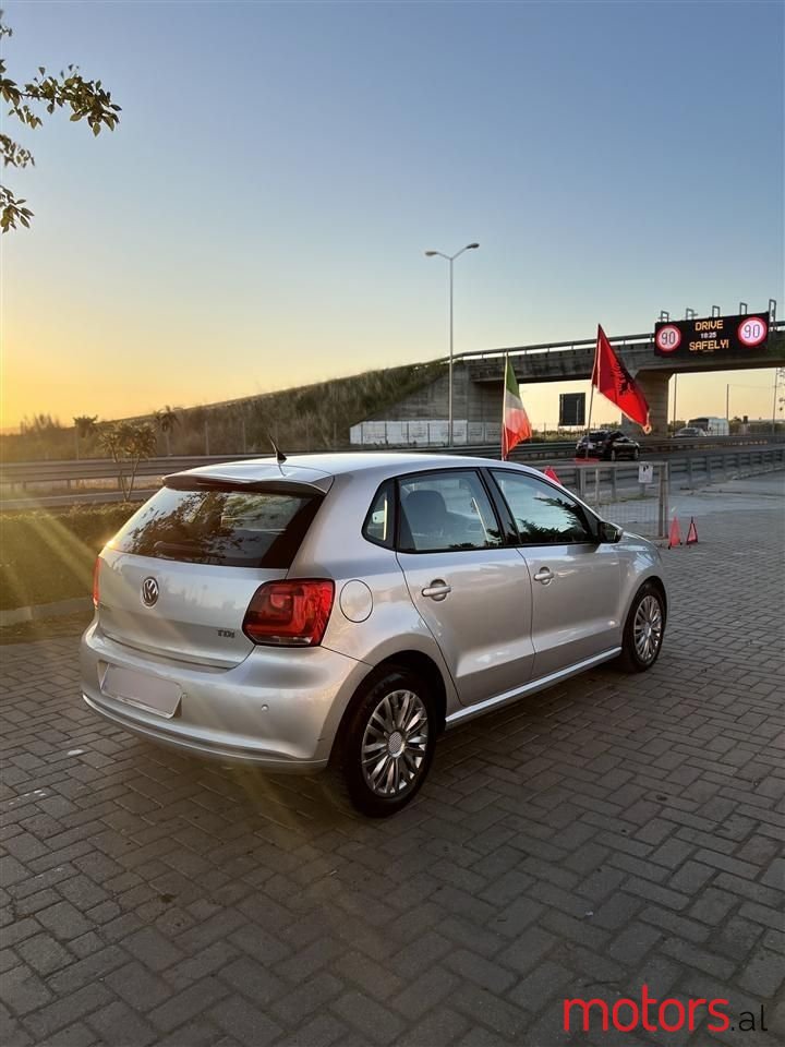 2011' Volkswagen Polo photo #6