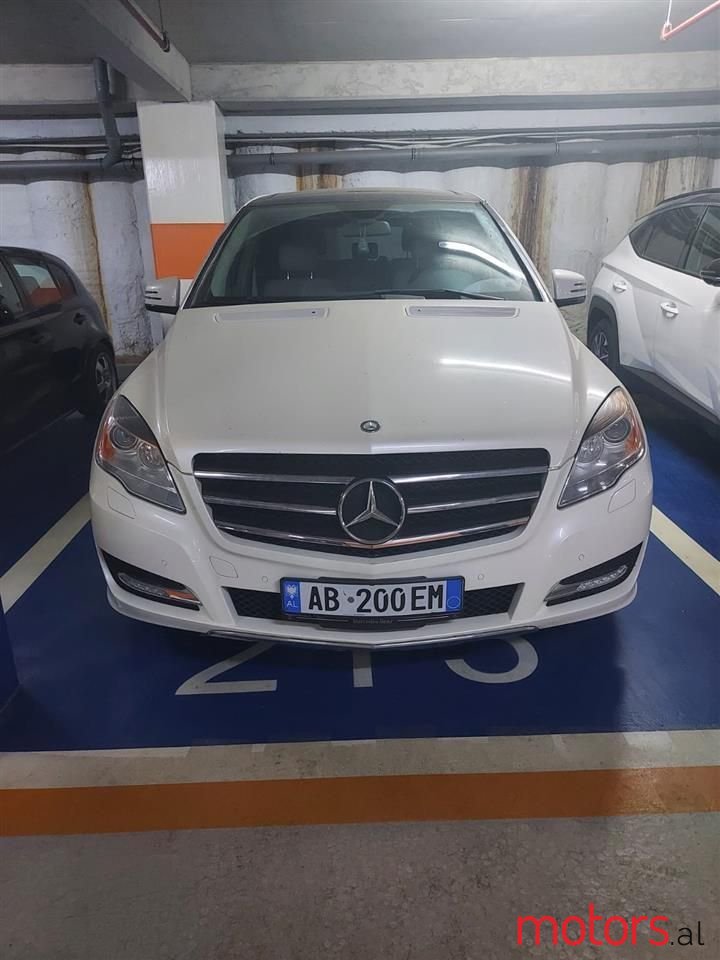 2011' Mercedes-Benz R 350 photo #1