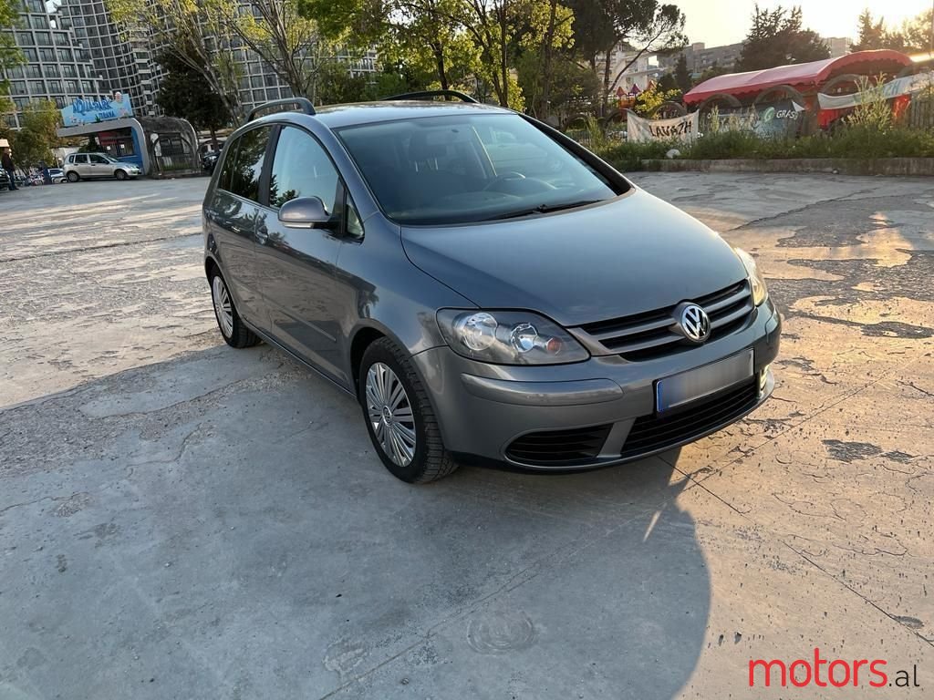 2008' Volkswagen Golf Plus photo #1