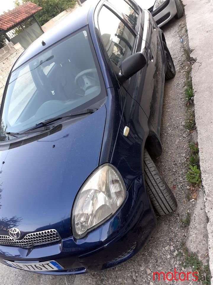 2002' Toyota Yaris photo #2