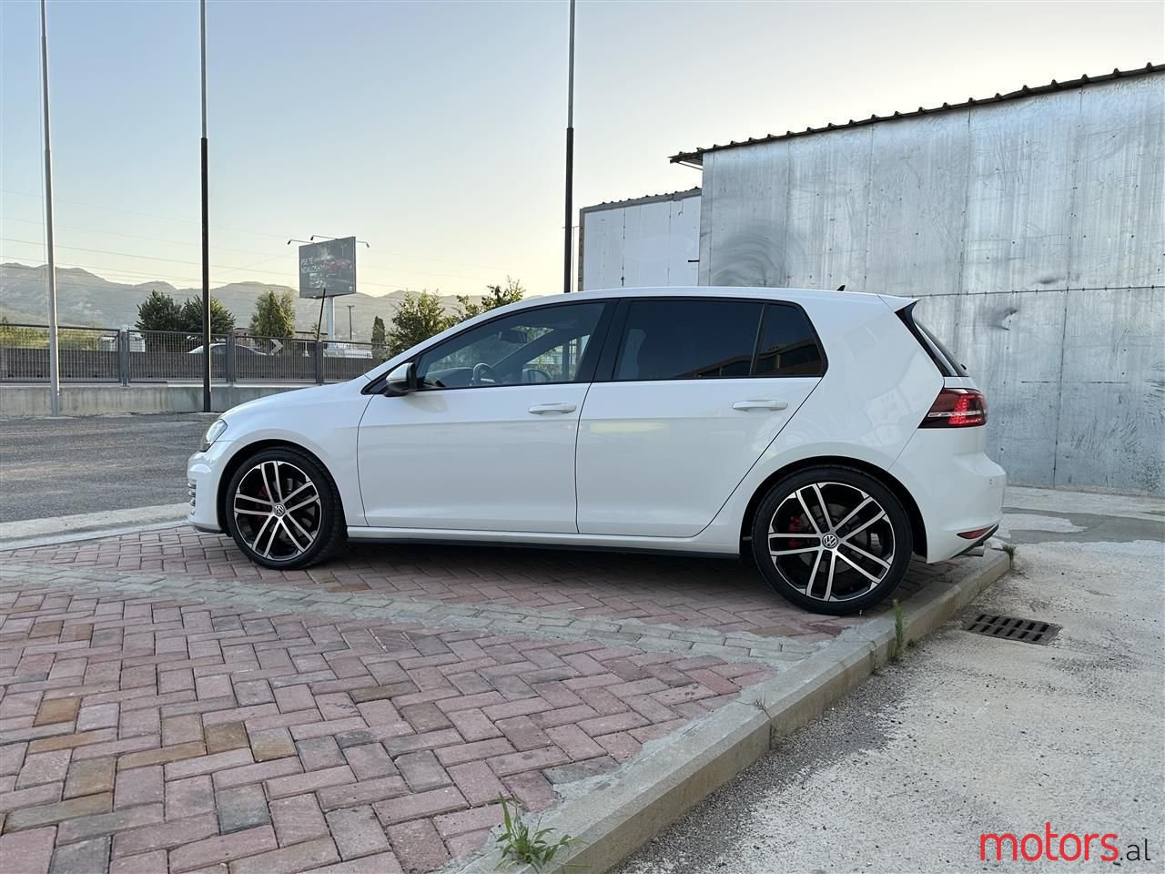 2015' Volkswagen Golf photo #5