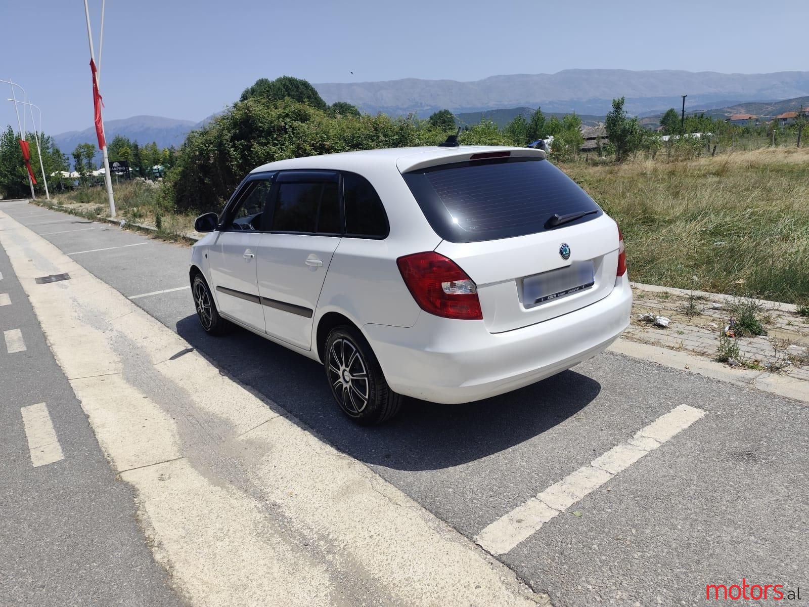 2012' Skoda Fabia photo #3