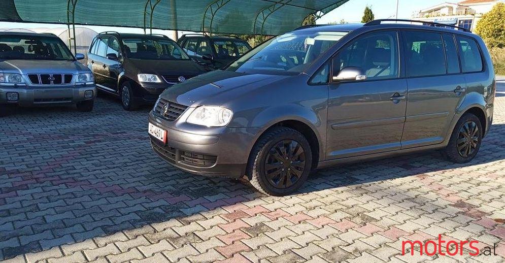 2005' Volkswagen Touran photo #1