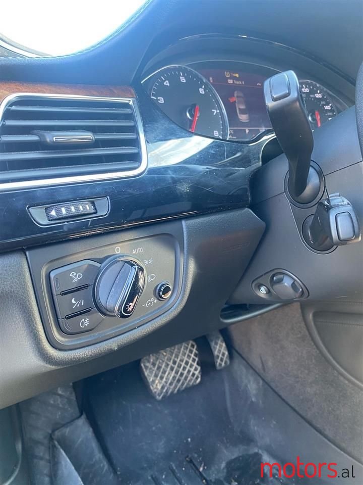 2012' Audi A8 photo #4