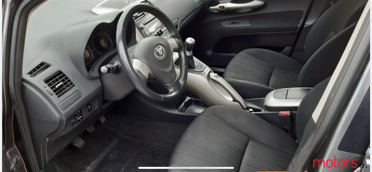 2008' Toyota Auris photo #3
