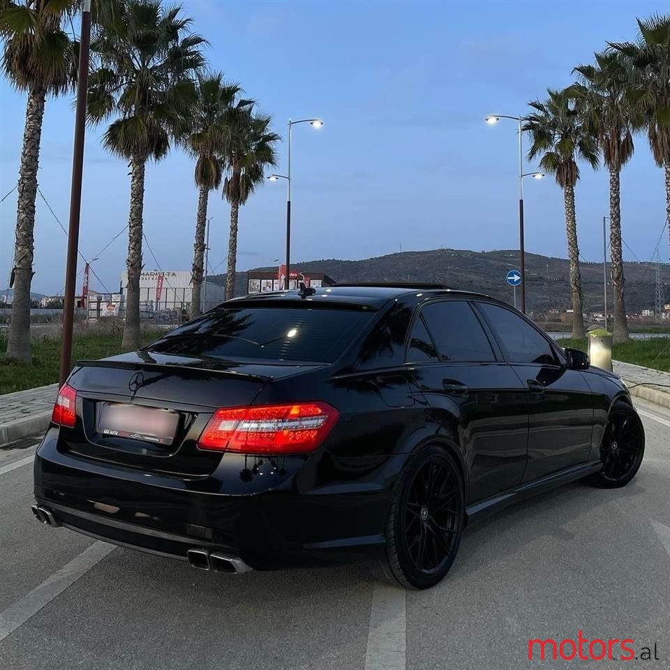 2011' Mercedes-Benz E 55 AMG photo #5