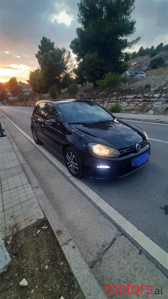 2011' Volkswagen Golf photo #5