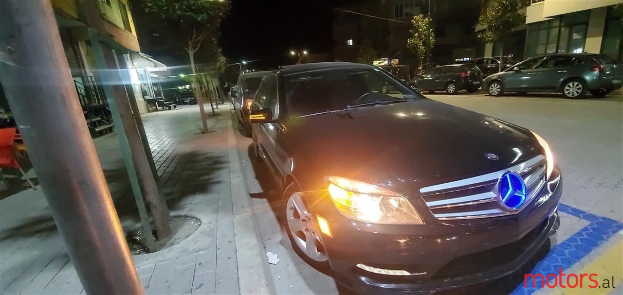 2011' Mercedes-Benz C 300 photo #3