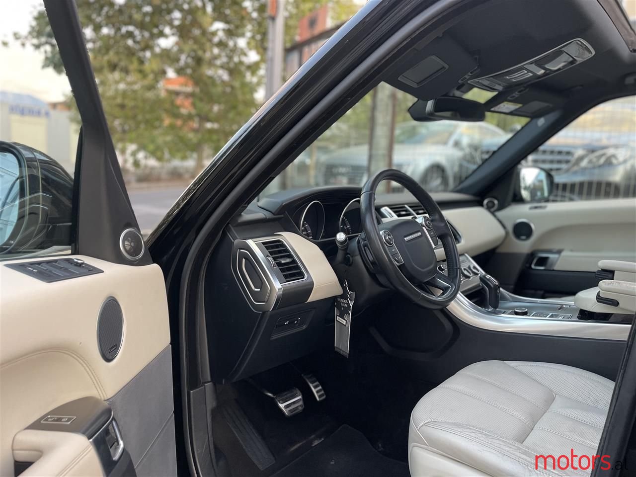 2015' Land Rover Range Rover Sport photo #5