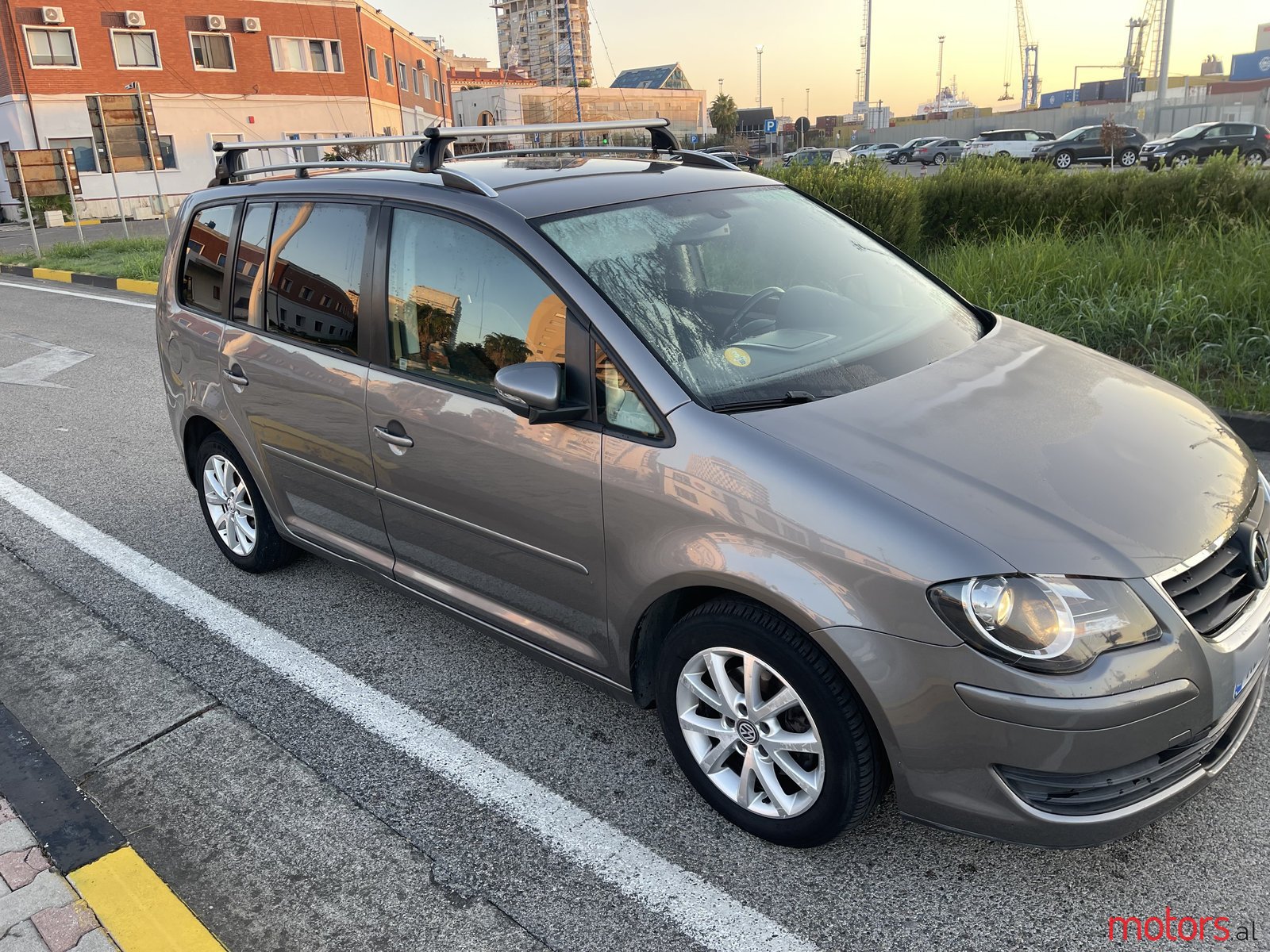 2010' Volkswagen Touran super photo #2
