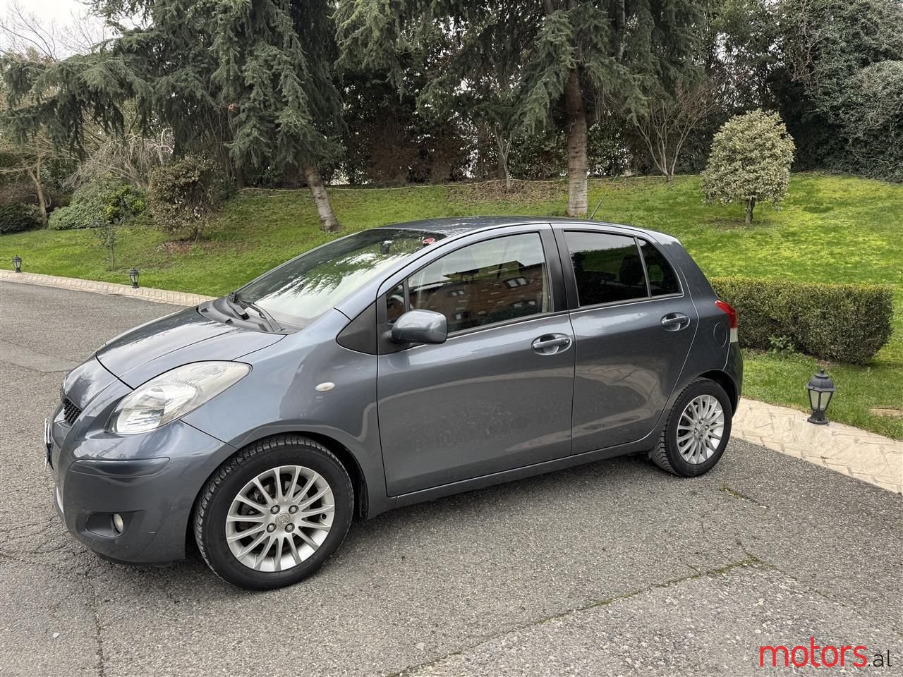 2009' Toyota Yaris photo #3