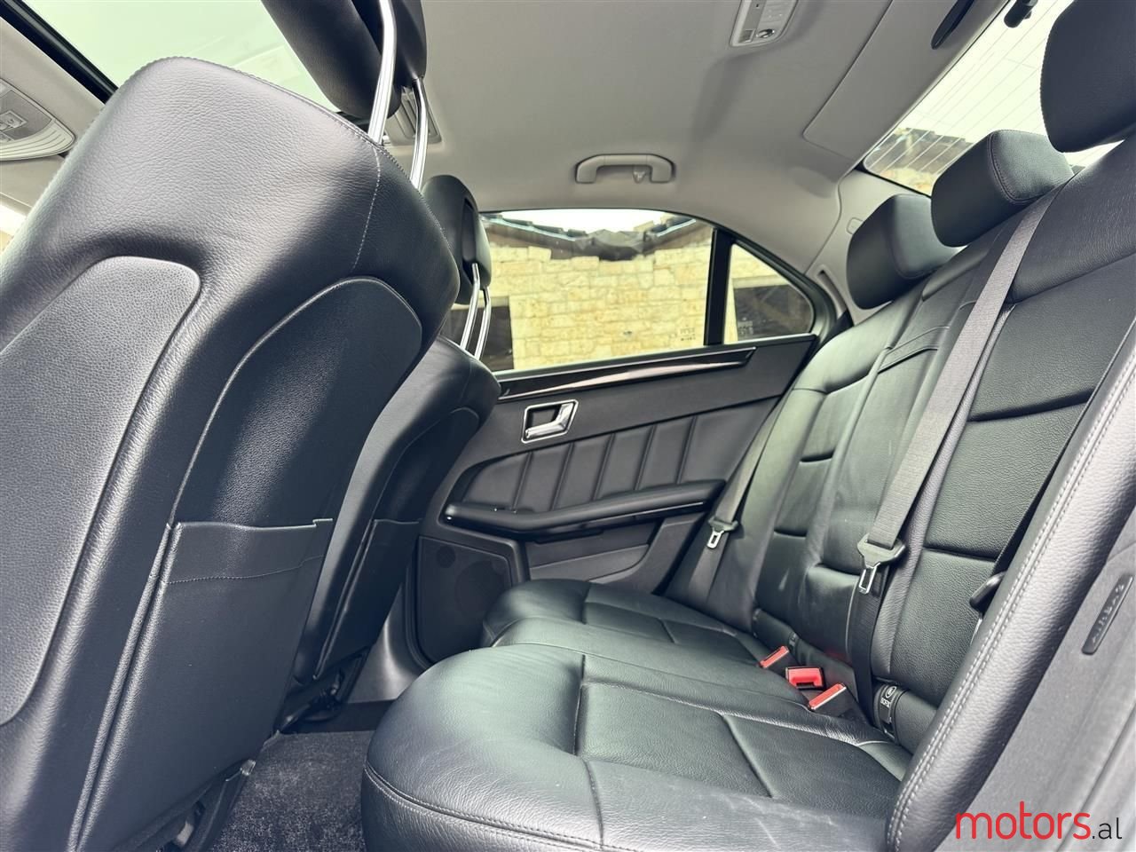 2012' Mercedes-Benz E 220 photo #2