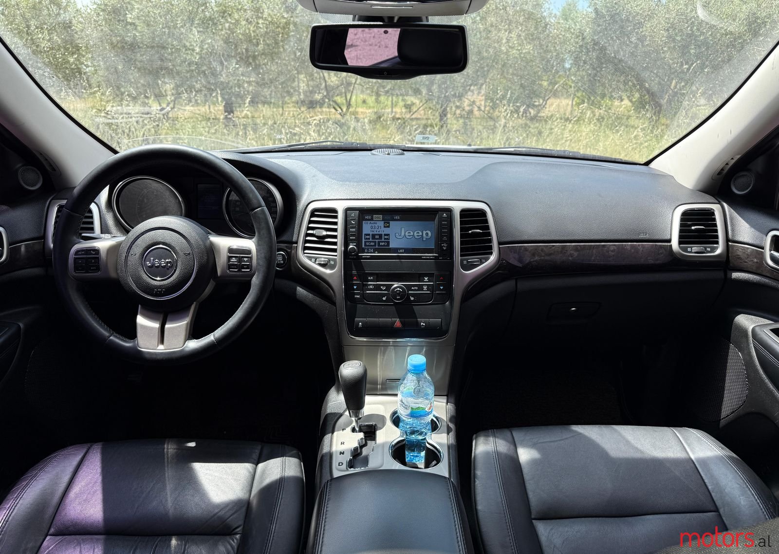 2013' Jeep Grand Cherokee photo #2