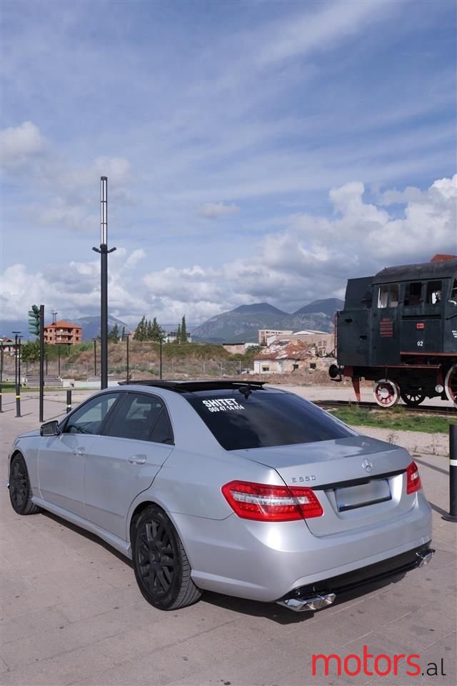 2011' Mercedes-Benz E 55 AMG photo #5