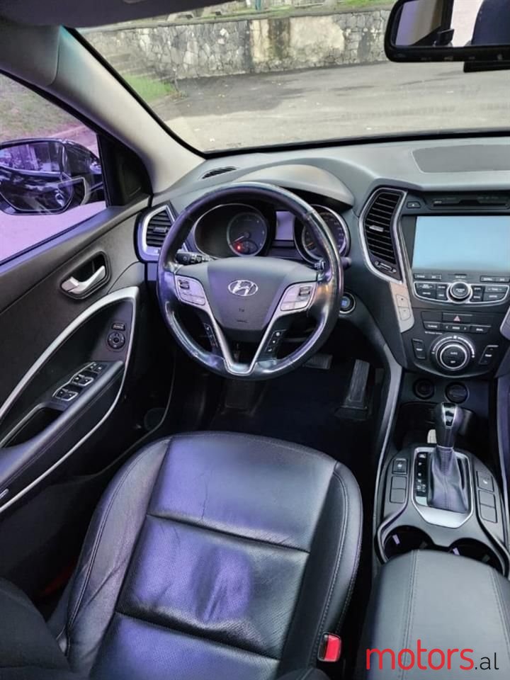 2013' Hyundai Santa Fe photo #3