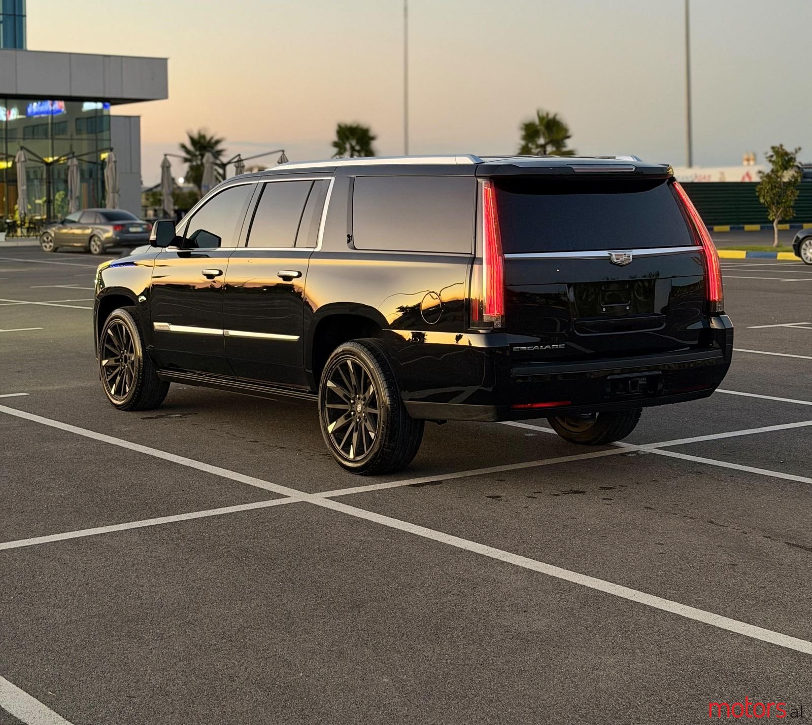 2016' Cadillac Escalade photo #1