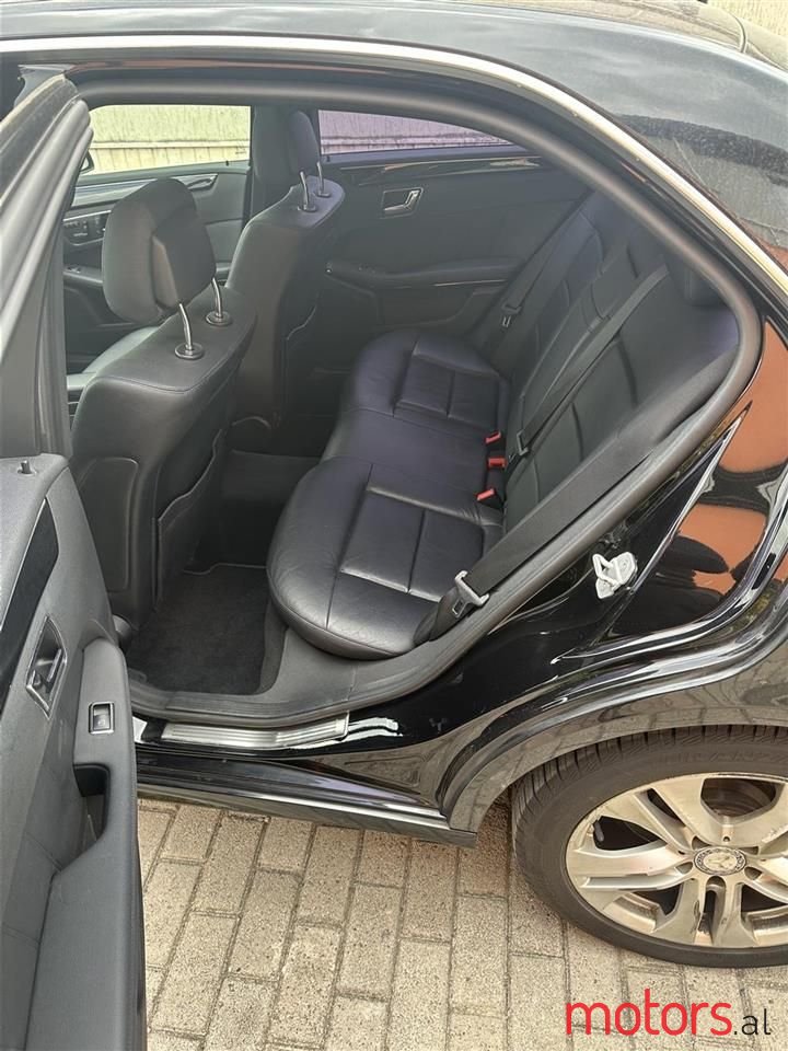 2011' Mercedes-Benz E 220 photo #4