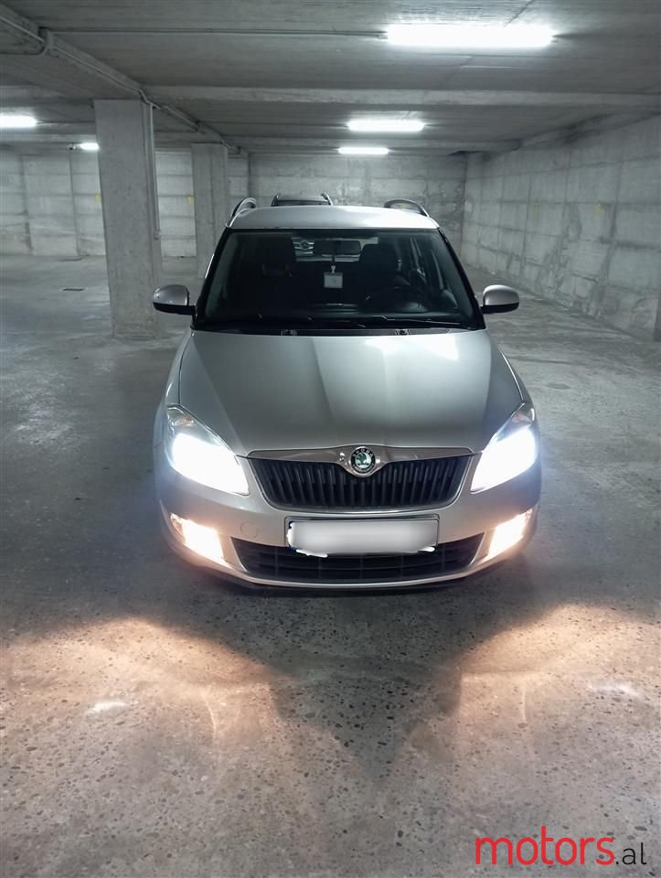 2011' Skoda Fabia photo #4