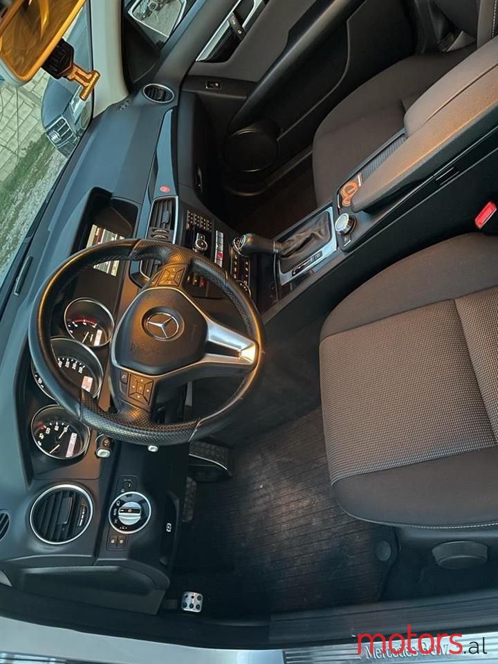 2012' Mercedes-Benz C 220 photo #5