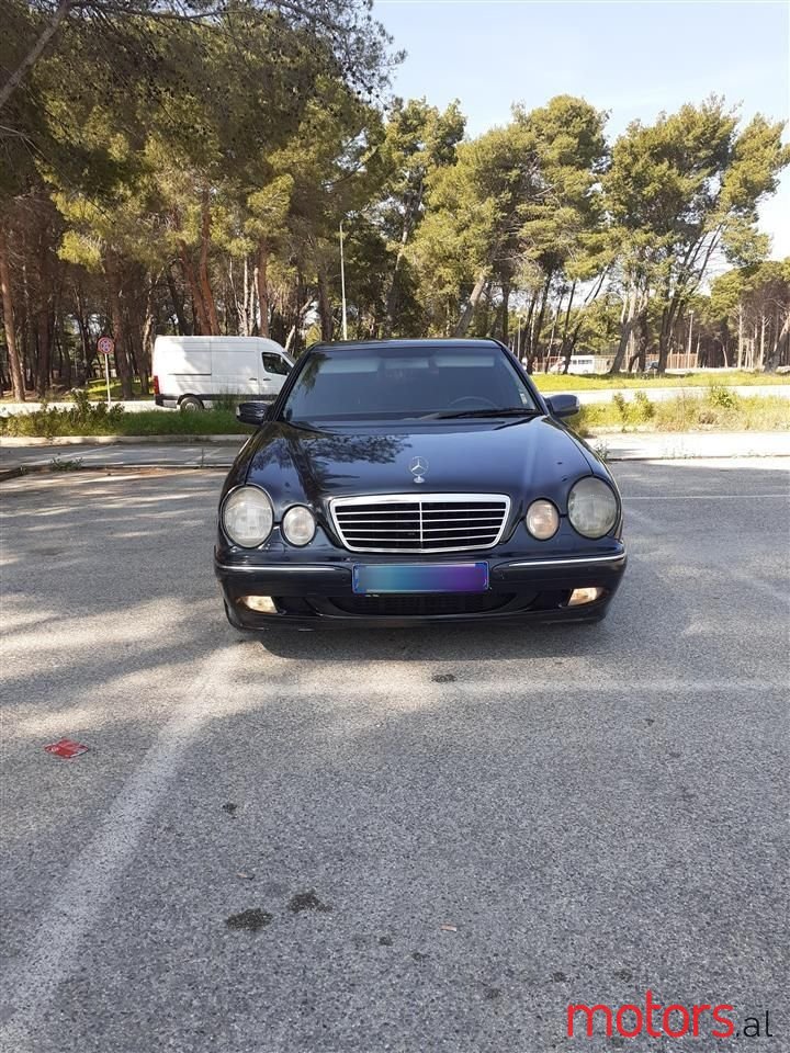 2001' Mercedes-Benz 220 photo #4