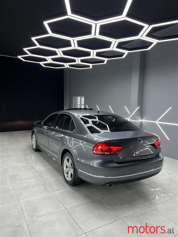 2012' Volkswagen Passat photo #5