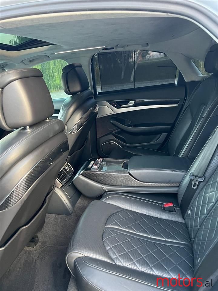 2013' Audi S8 photo #4