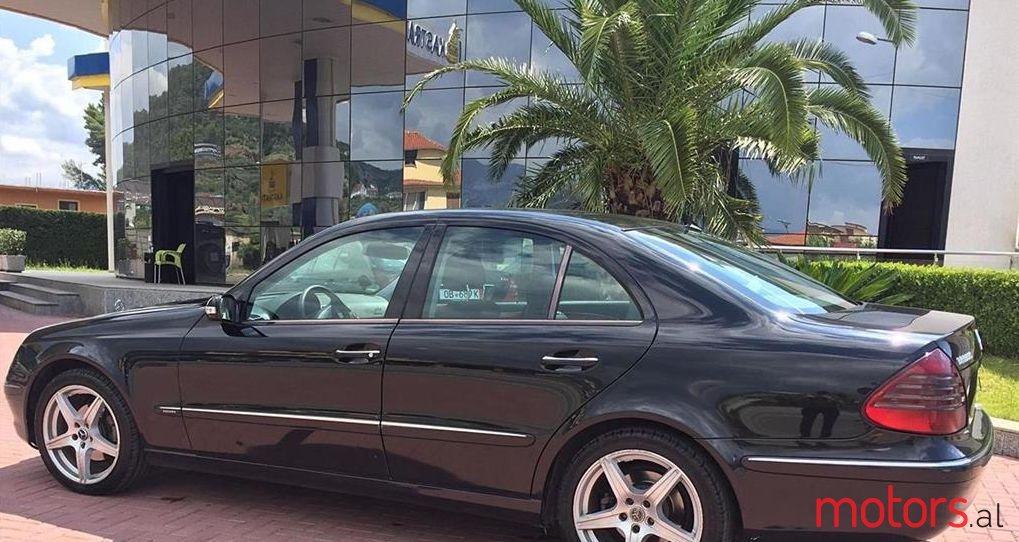 2004' Mercedes-Benz E 220 photo #2