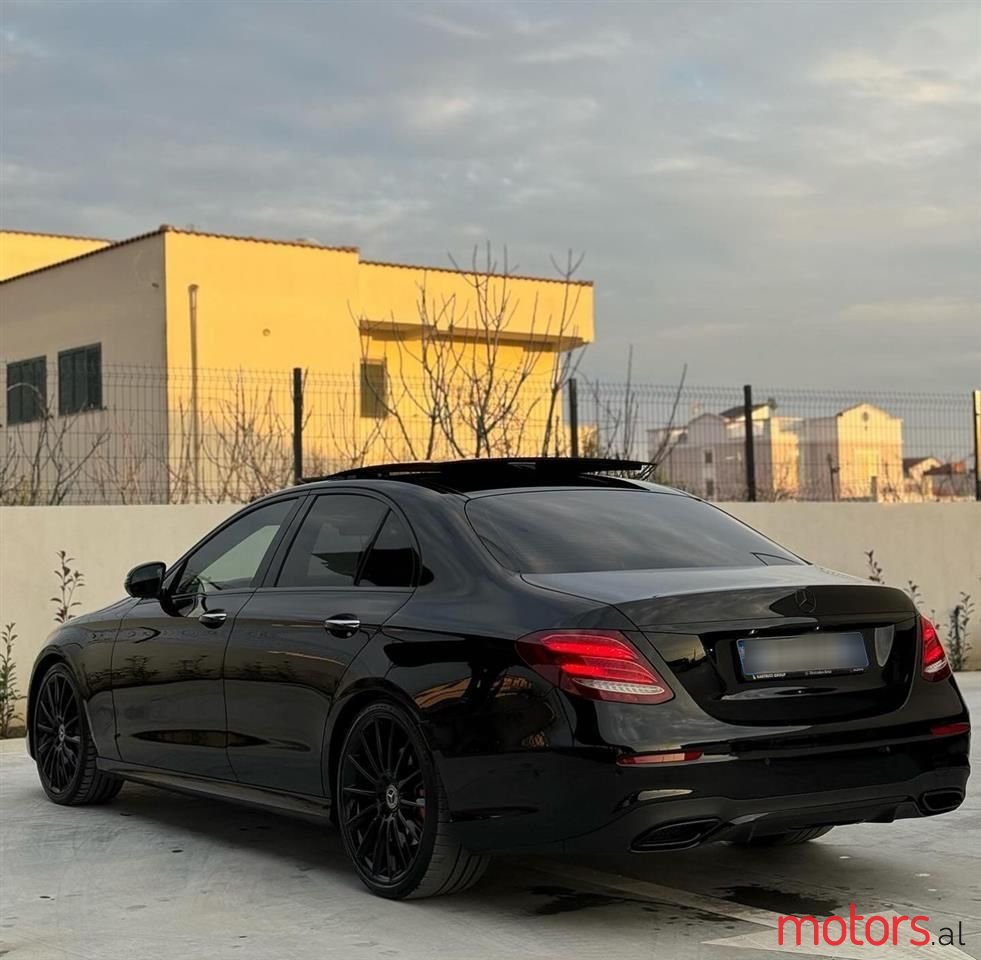 2019' Mercedes-Benz E 400 photo #6