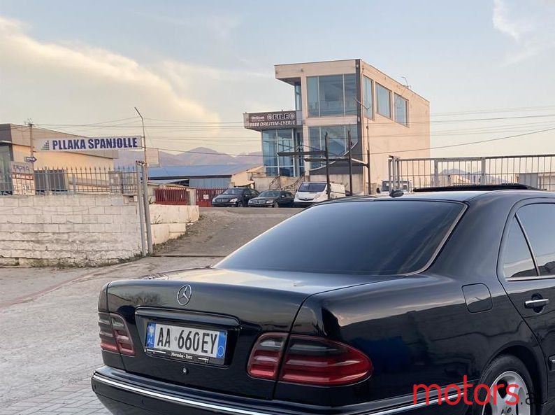 2001' Mercedes-Benz 270 photo #5