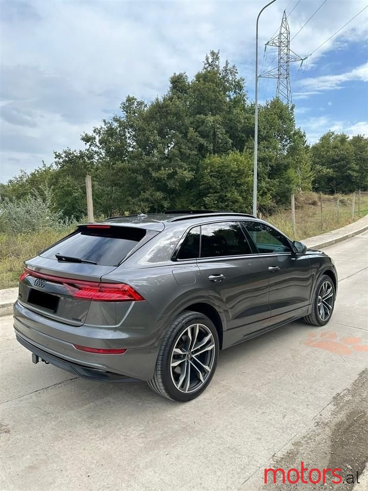 2019' Audi Q8 photo #2