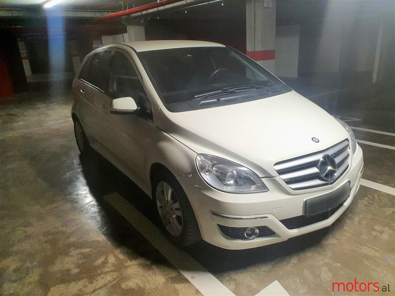 2011' Mercedes-Benz B 180 photo #2