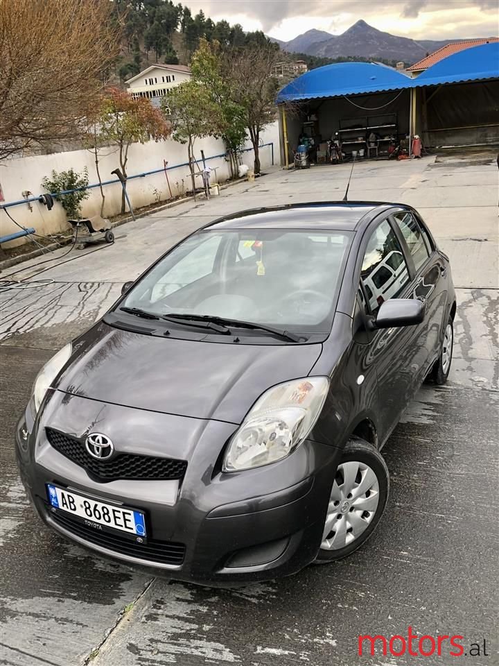 2010' Toyota Yaris photo #2