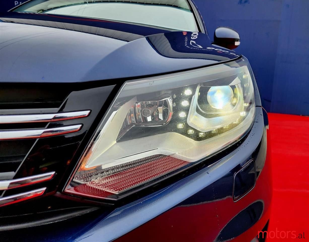 2015' Volkswagen Tiguan photo #6