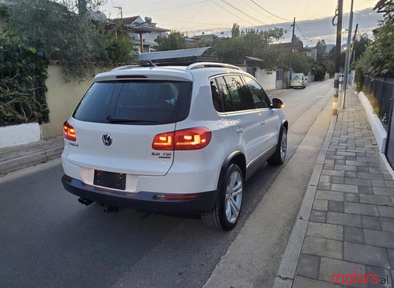 2012' Volkswagen Tiguan photo #3