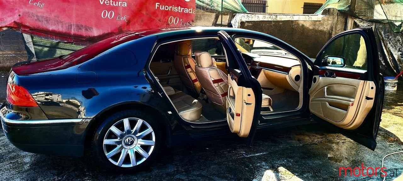 2005' Volkswagen Phaeton photo #3