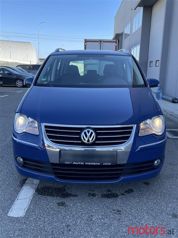 2007' Volkswagen Touran photo #5