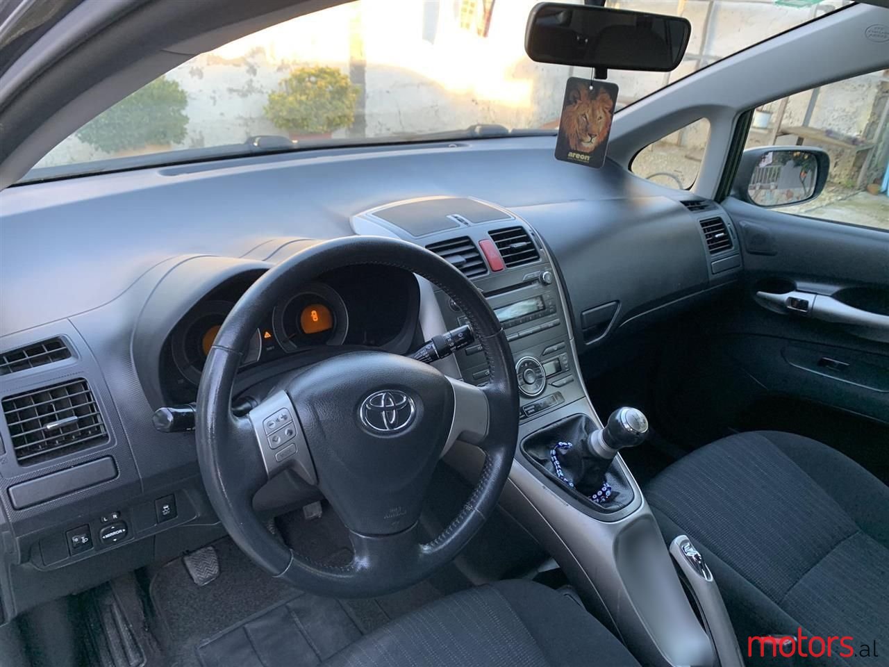 2009' Toyota Auris photo #2