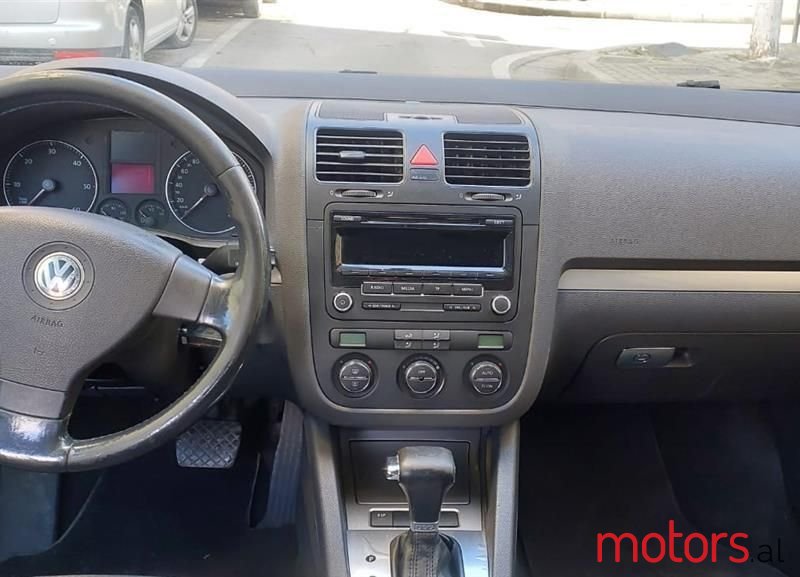 2005' Volkswagen Golf photo #5