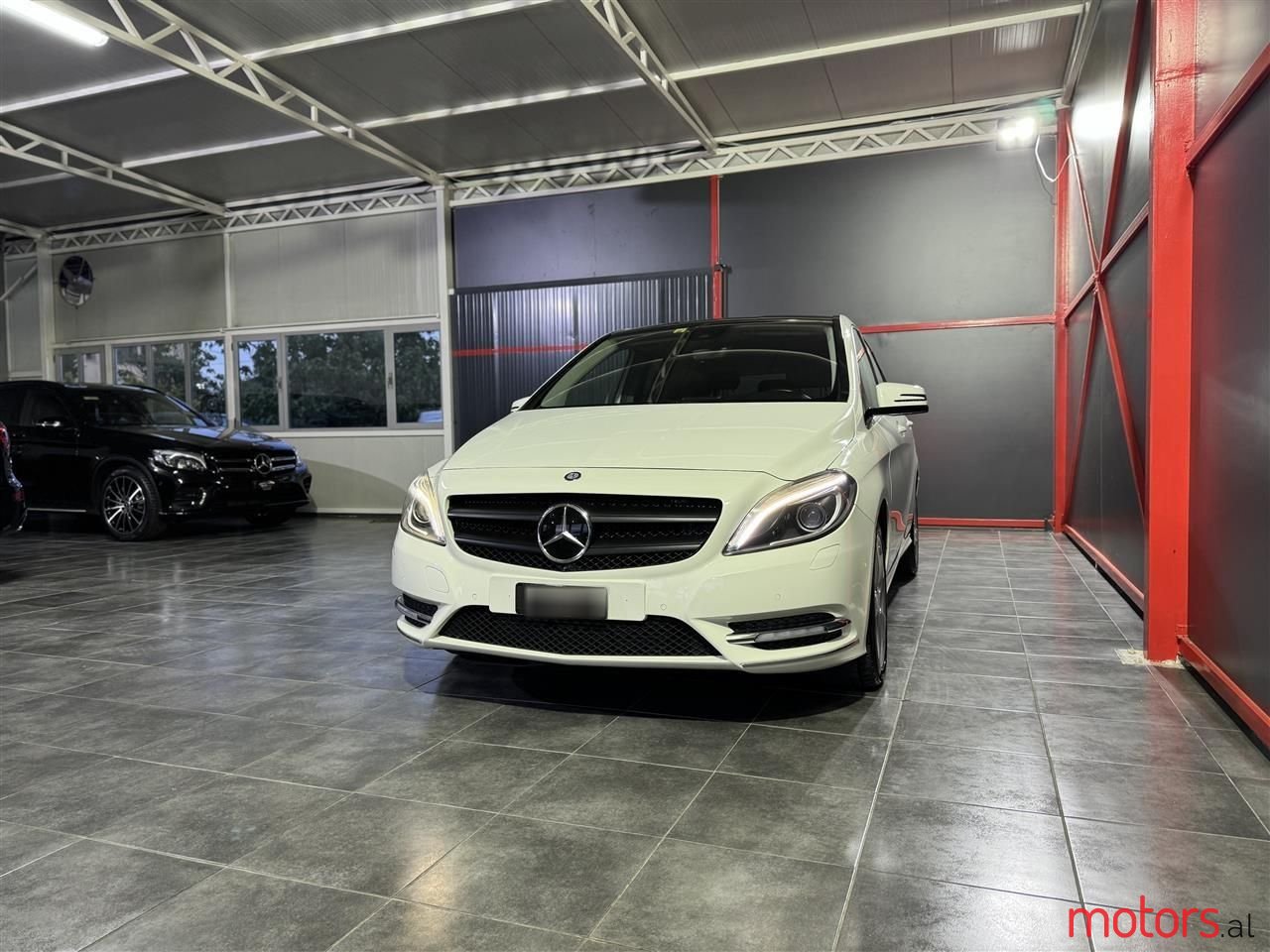 2012' Mercedes-Benz B 200 photo #2