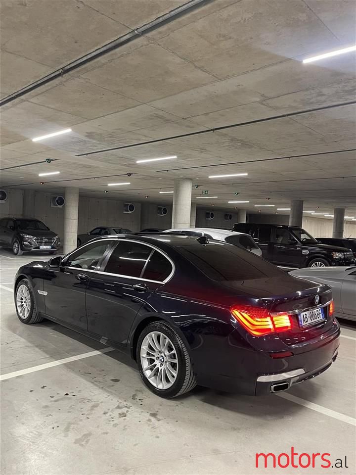 2012' BMW 740 photo #5