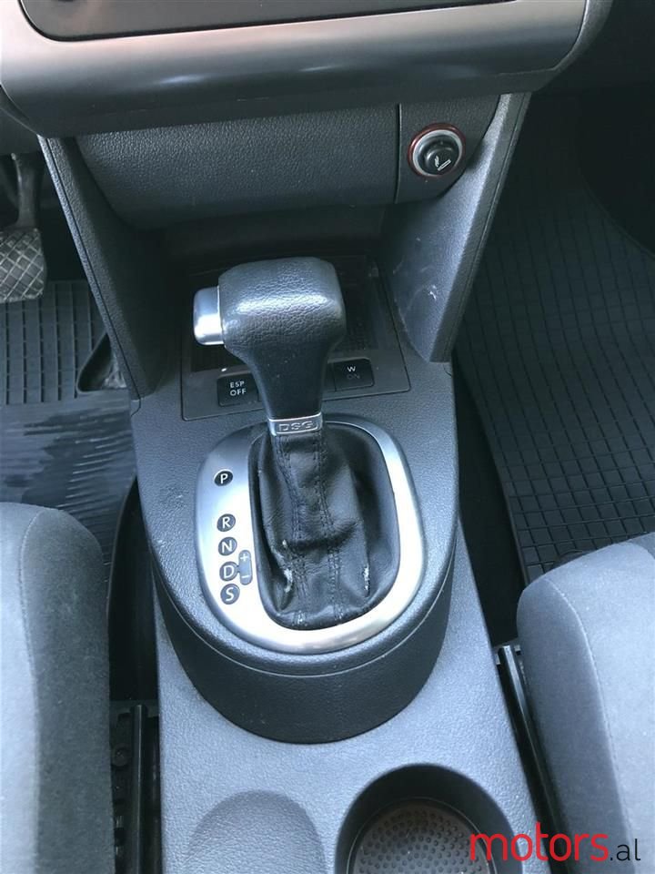 2007' Volkswagen Touran photo #5